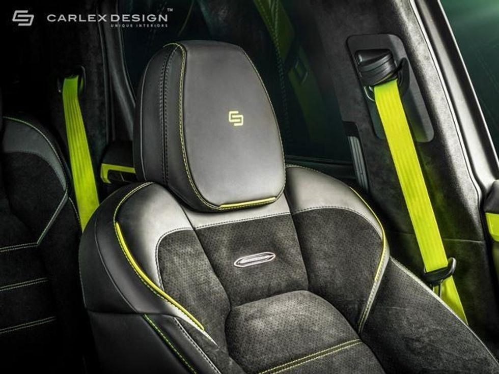 Enterieri fluoreshent i Porsche Cayenne foto 11