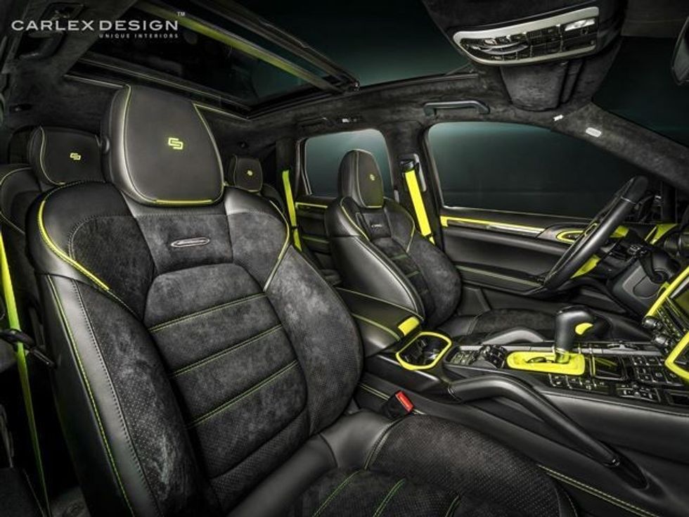 Enterieri fluoreshent i Porsche Cayenne foto 6