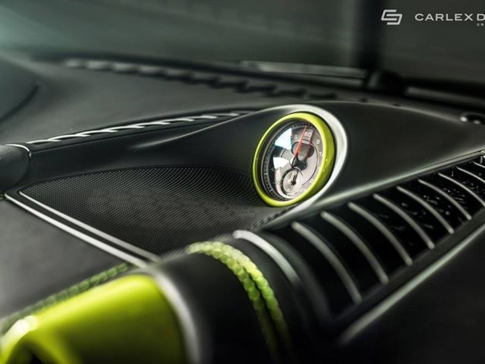 Enterieri fluoreshent i Porsche Cayenne foto 8