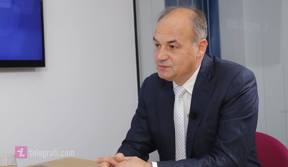 Enver Hoxhaj interviste foto Ridvan Slivova 10 e1656588490226