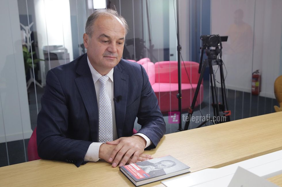 Enver Hoxhaj interviste foto Ridvan Slivova 4