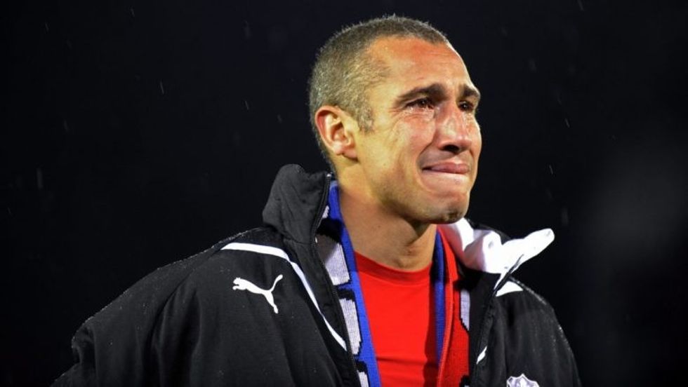 epa01913519 Swedish forward Henrik Larsson of Helsingborg reacts after he is thanked by his fans after his last soccer match, a Swedish league match between Helsingborgs IF and Djurgardens IF at the Olympia stadium in Helsingborg, 28 October 2009. After an international career in which he played also for Feyenoord, Celtic, Barcelona and Manchester United clubs, Larsson is to retire after tonight's match. EPA/BJORN LINDGREN **SWEDEN OUT**