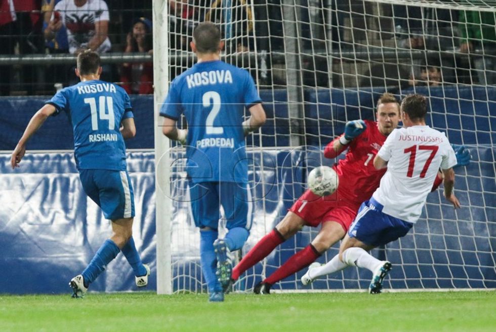 epa05344723 Elbasan Rashani (L) of Kosovo scores the winning goal during the international soccer match between Kosovo and Faroe Islands at Frankfurter Volksbank-Stadion in Frankfurt, Germany, 03 June 2016. In May 2016, Kosovo became the 55th member of UEFA. EPA/FRANK RUMPENHORST