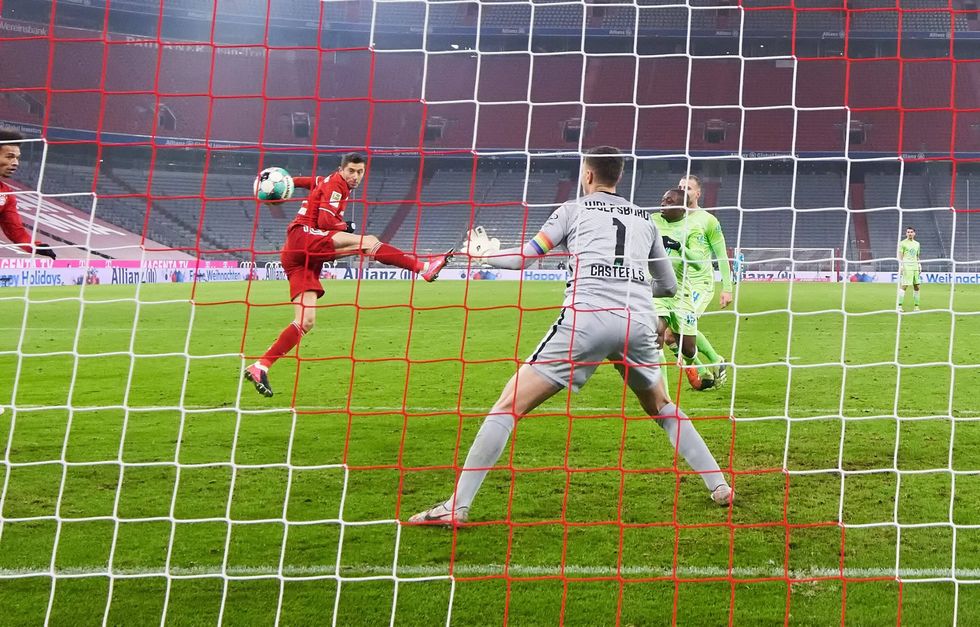 EpYwJZXXYAA 1ac scaled