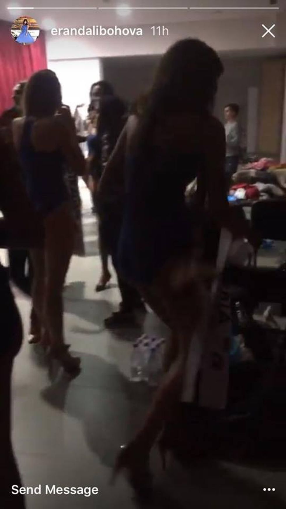 Eranda Libohova në prapaskenën ku po zhvilloheshin përgatitjet për