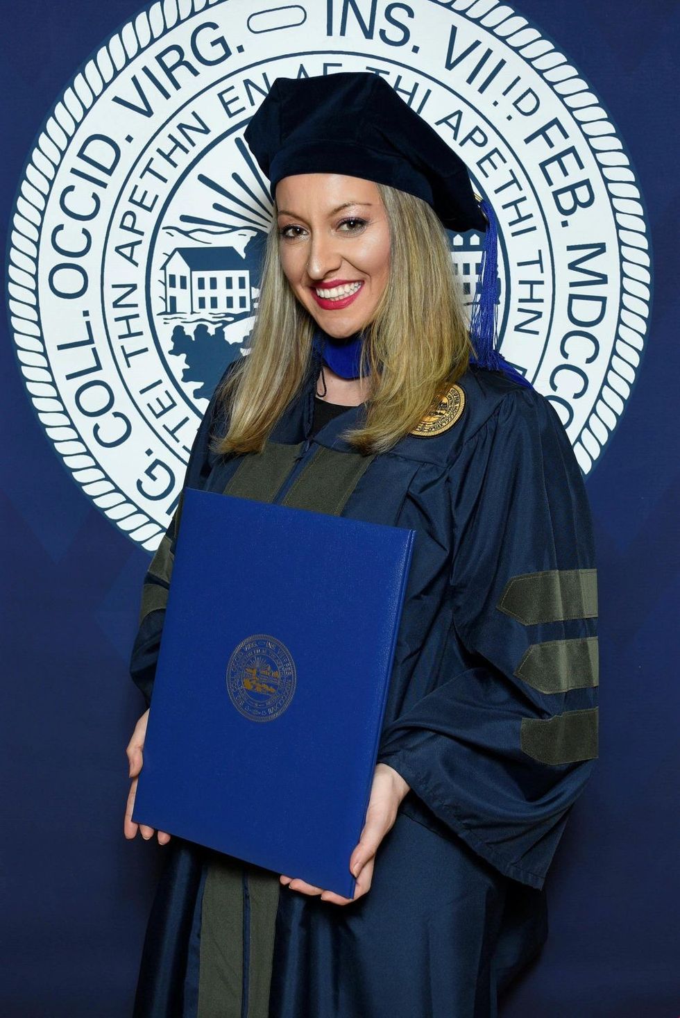 Ermira Babamusta ceremonia e diplomimit te doktoratures