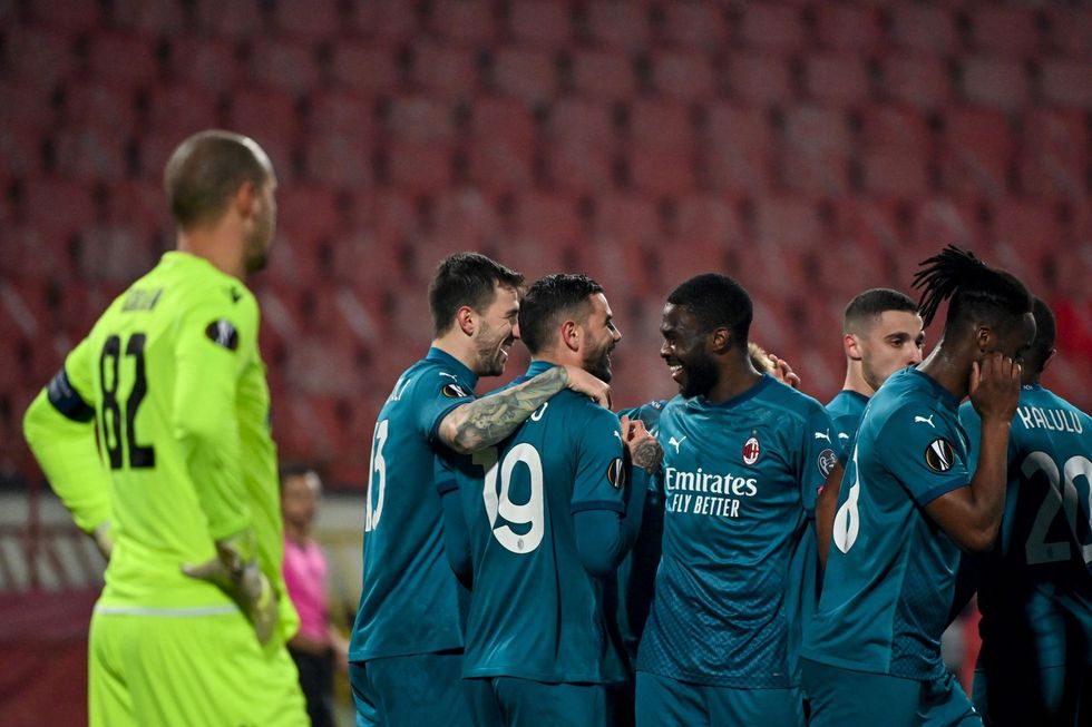 EuiDQWYWgAAb9o1 scaled