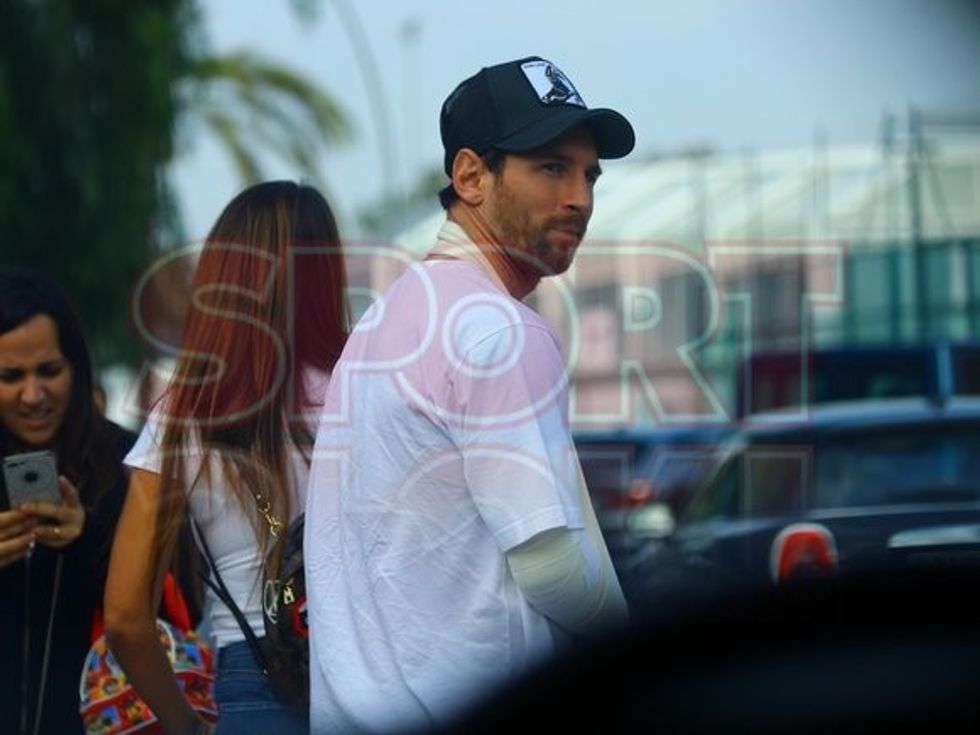 exclusiva las primeras fotografias messi tras lesion con brazo cabestrillo 1540268820327
