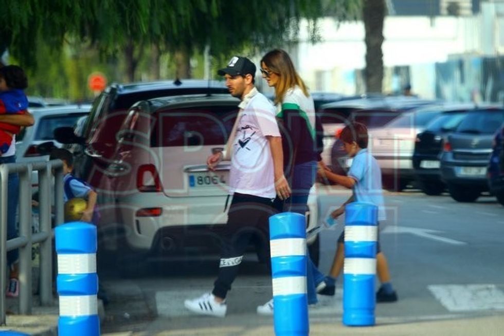 exclusiva las primeras fotografias messi tras lesion con brazo cabestrillo 1540268820538