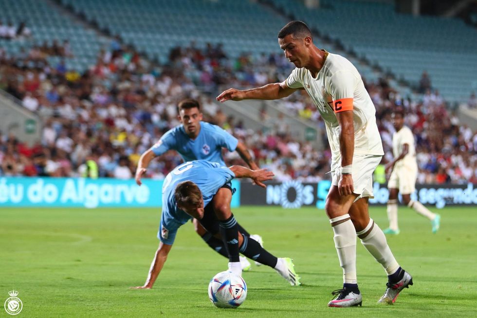 F1SePqKaYAA4cow scaled