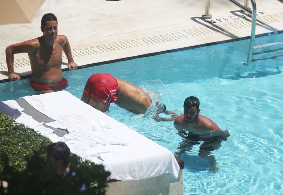 FAMEFLYNET - Cristiano Ronaldo Spotted Poolside In Miami