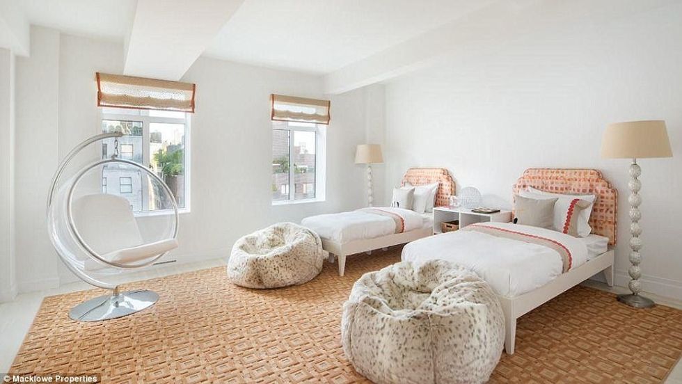 Familja mbretërore bleu ndërtesën e 40 milion eurove vetem per akomodimin e sherbetoreve foto 8