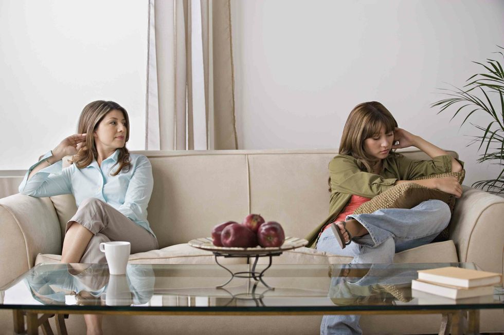 family sister conflict CreativeRFRobLewineGettyImages scaled