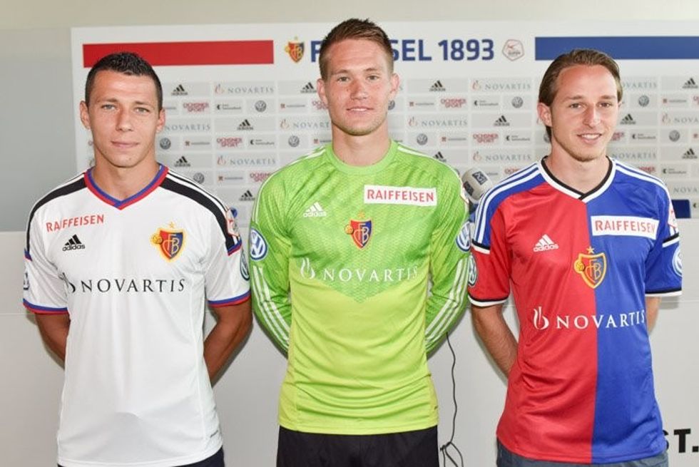 Fanellat e klubit zviceran Basel.
