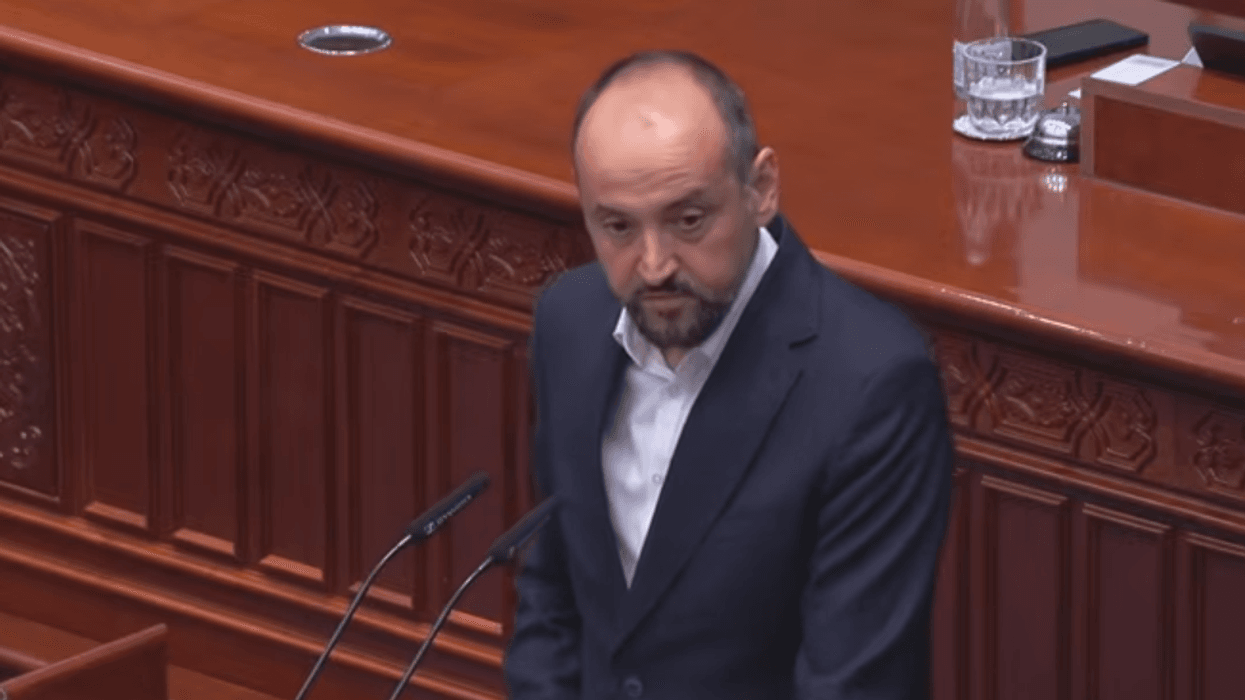 Bytyqi: 11 miliardë euro borxh i ri, po e shtyni vendin drejt humnerës me huamarrjen tuaj Bytyqi: 11 miliardë euro borxh i ri, po e shtyni vendin drejt humnerës me huamarrjen tuaj