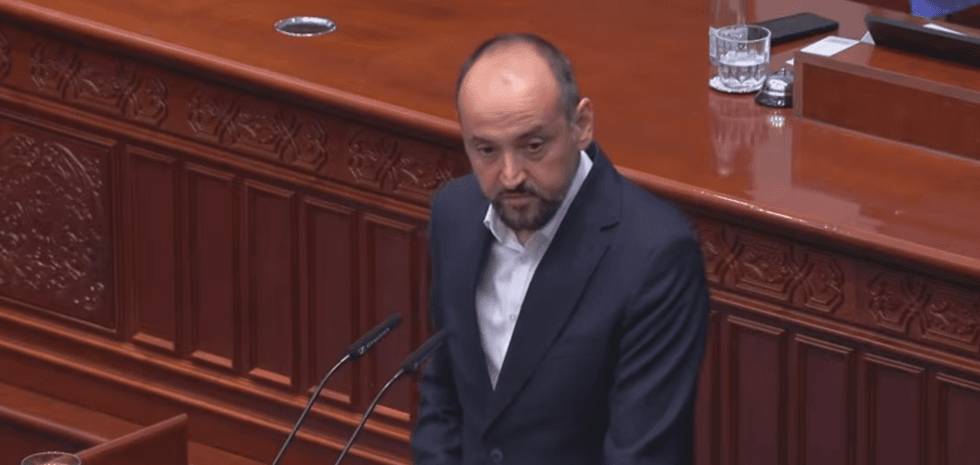 Bytyqi: 11 miliardë euro borxh i ri, po e shtyni vendin drejt humnerës me huamarrjen tuaj Bytyqi: 11 miliardë euro borxh i ri, po e shtyni vendin drejt humnerës me huamarrjen tuaj