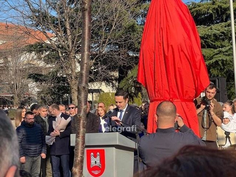 fe66ca9e a34e 4e6c 8e84 bef7e5f9e9e2 1