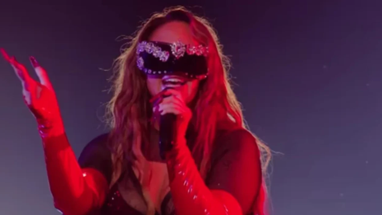 U shfaq me të edhe në Eurovision - historia prekëse që qëndron pas maskës në fytyrë të Felicias