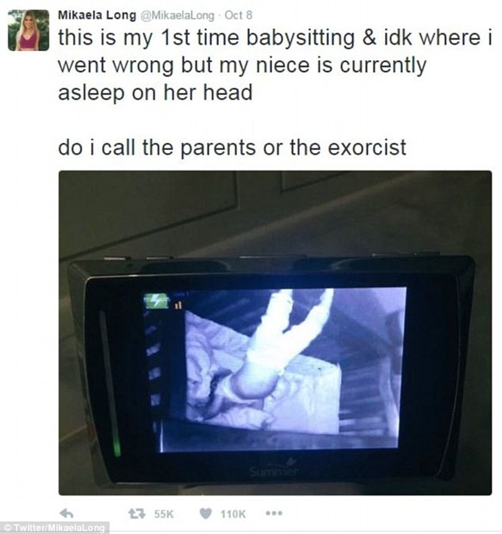 Fëmija duke fjetur me kokë poshtë tmerron tezen qe po kujdesej per te foto 2