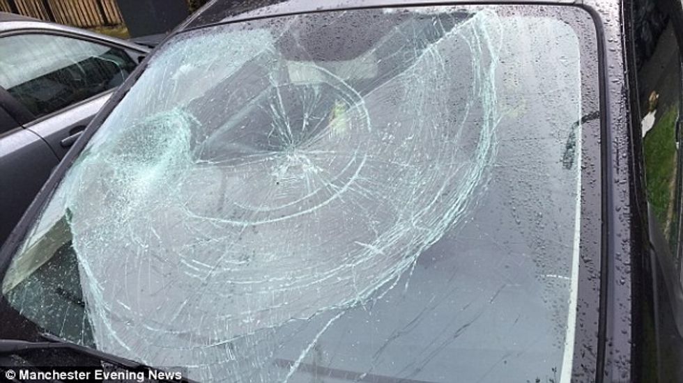 Fëmijët e lagjes e qëlluan me tullë në kokë sepse u kerkoi qe te mbajne qetesi foto 4