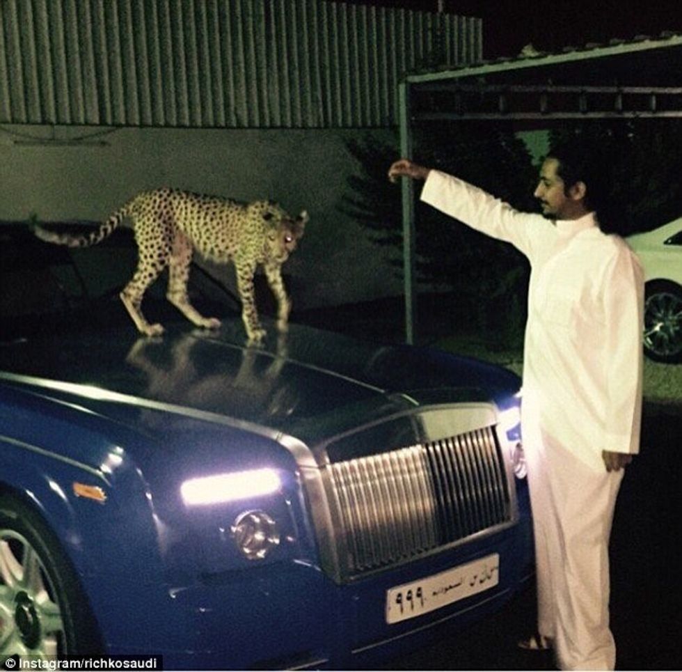 Fëmijët e pasur të Arabisë Saudite tregojnë super veturat luksoze dhe kafshet ekzotike foto 9