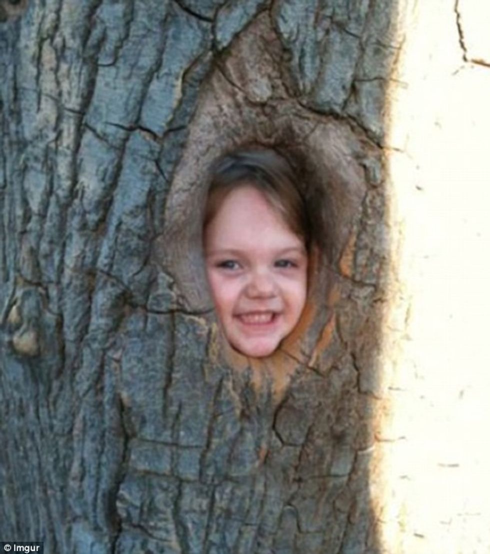 Fëmijët përfundojnë gjatë lojës në pozita dhe vende të pazakonta foto 3