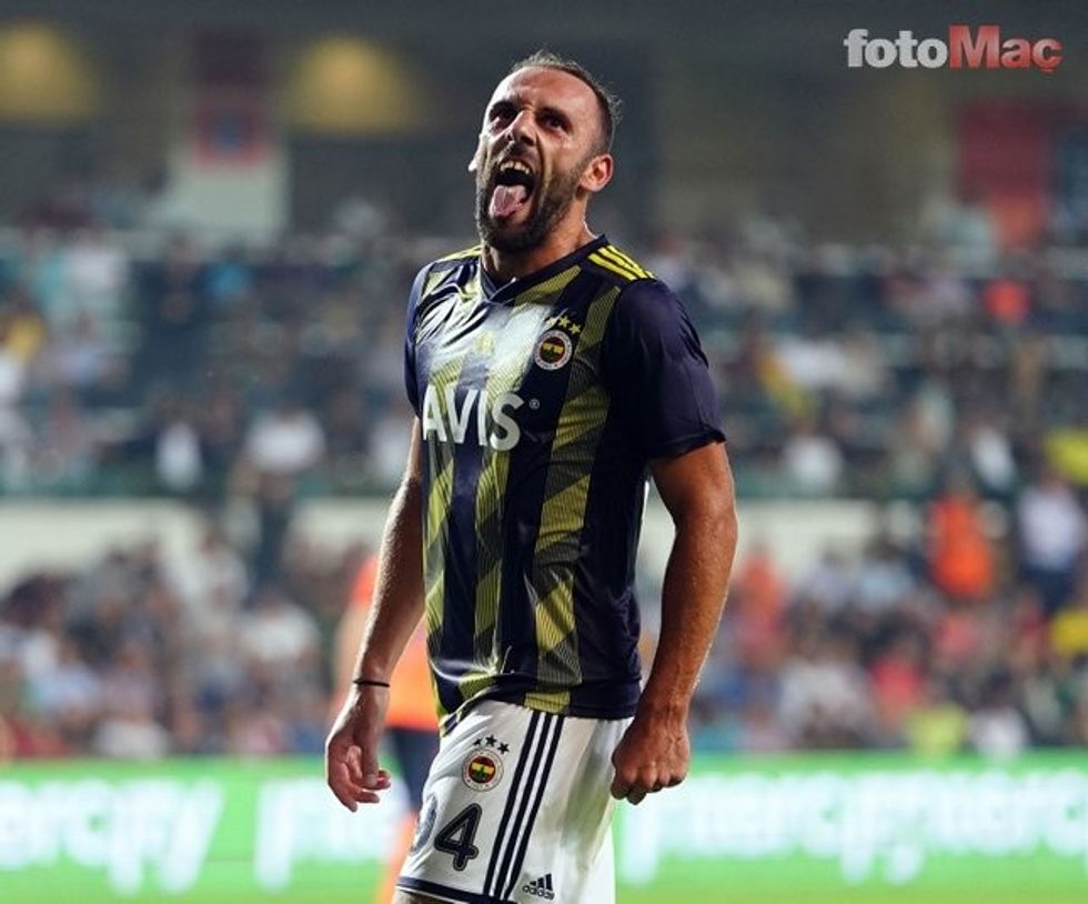 fenerbahce taraftari sampiyonluk sarkilari soylemeye basladi 1566680579386