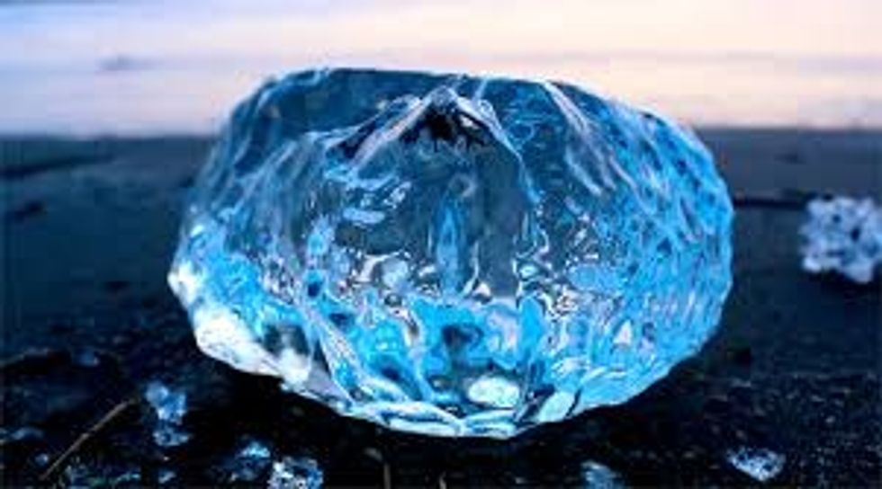 Fenomen natyror që ndodhë çdo dimër plazhi mbushet me akuj te formave te ndryshme foto 7