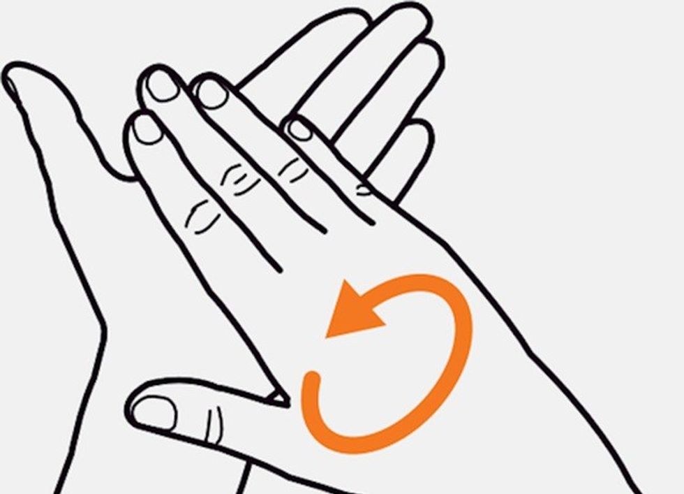 Fërkojini pëllëmbët