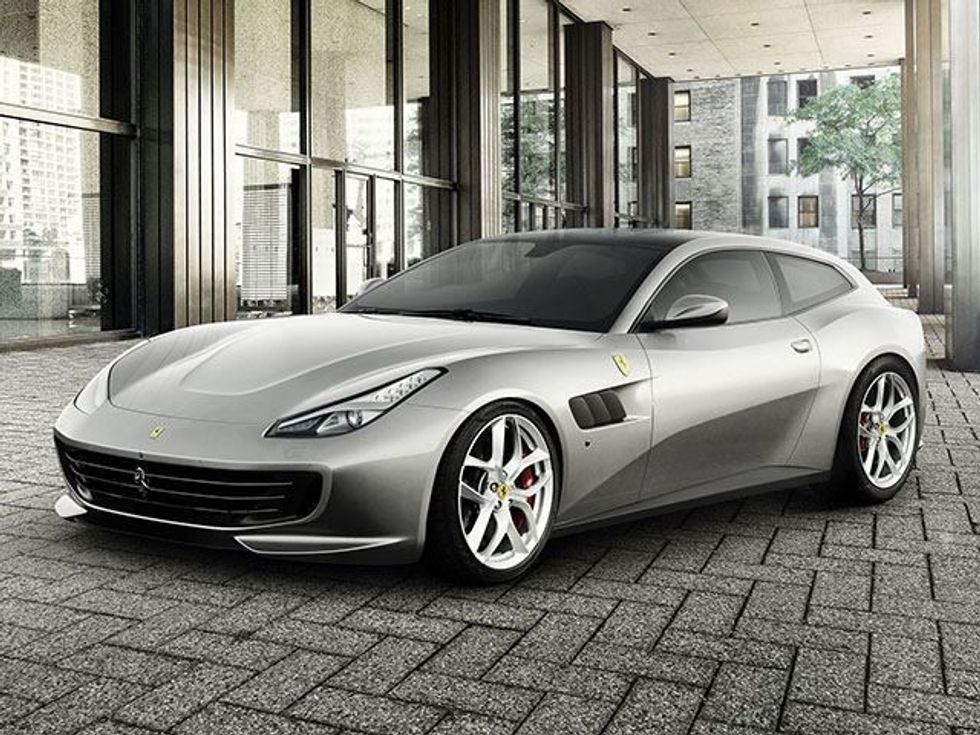 Ferrari bëri të ditur datën e lansimit të makinës SUV foto 4