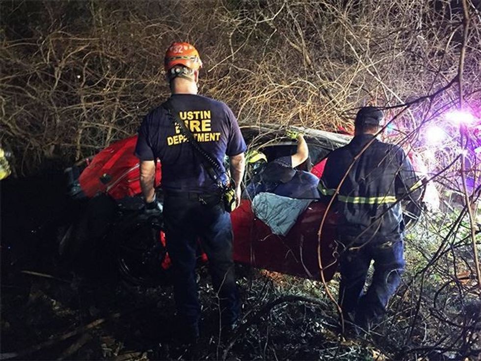 Ferrari dëmtohet në tërësi udhetaret shpetojne me lendime te lehta foto 5