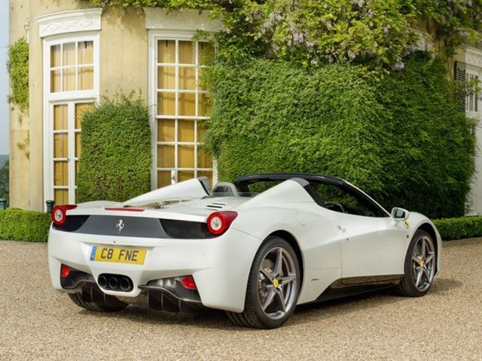 Ferrari i konfiskuar nga kriminelët kthehet ne makine qe shfrytezohet nga mbrojtesit e rendit foto 3