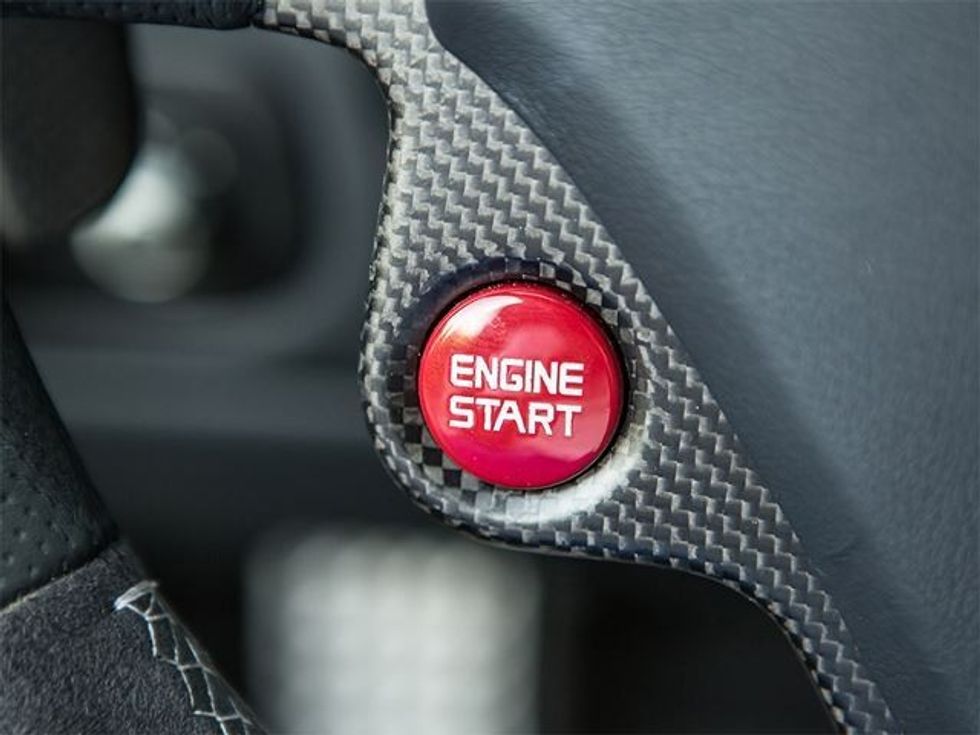 Ferrari i rrallë që është vozitur shumë pak ne kerkim te pronarit te ri qe e ve ne levizje foto 8