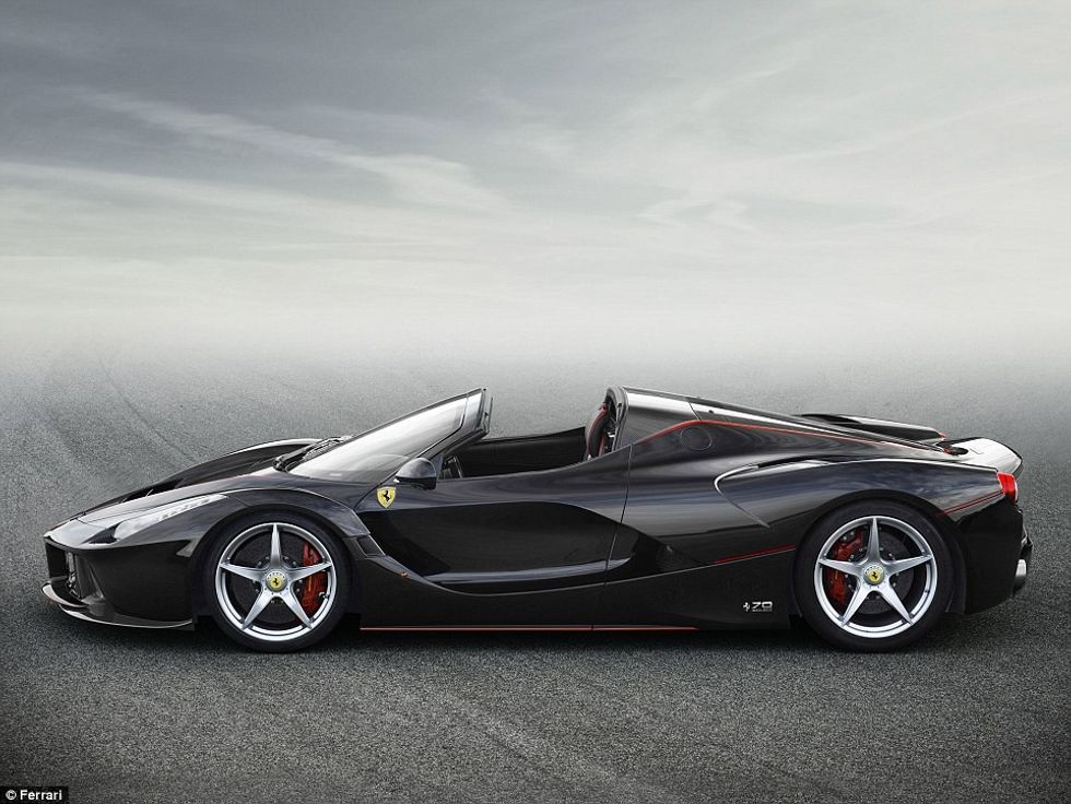 Ferrari lason hibridin e hapur LaFerrari Aperta qe kushton 1 3 milione euro foto 3
