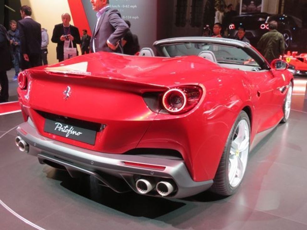 Ferrari Portofino makine luksoze qe arrin shpejtesi te larte foto 3