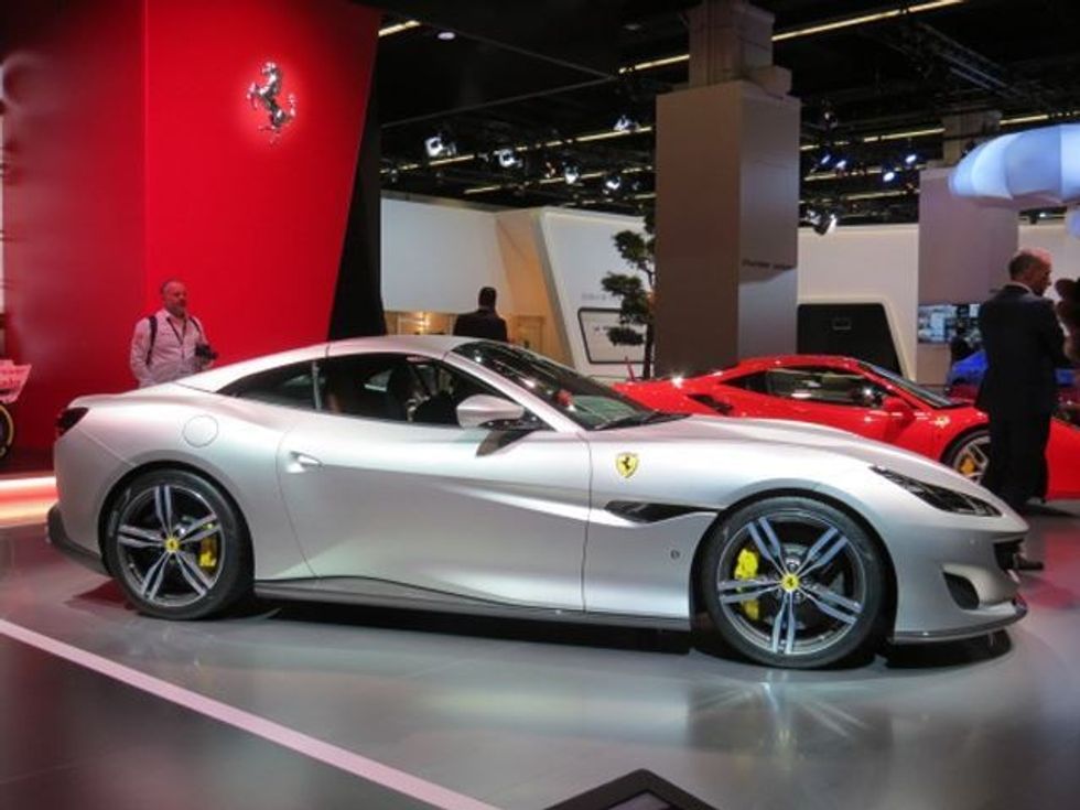 Ferrari Portofino makine luksoze qe arrin shpejtesi te larte foto 6