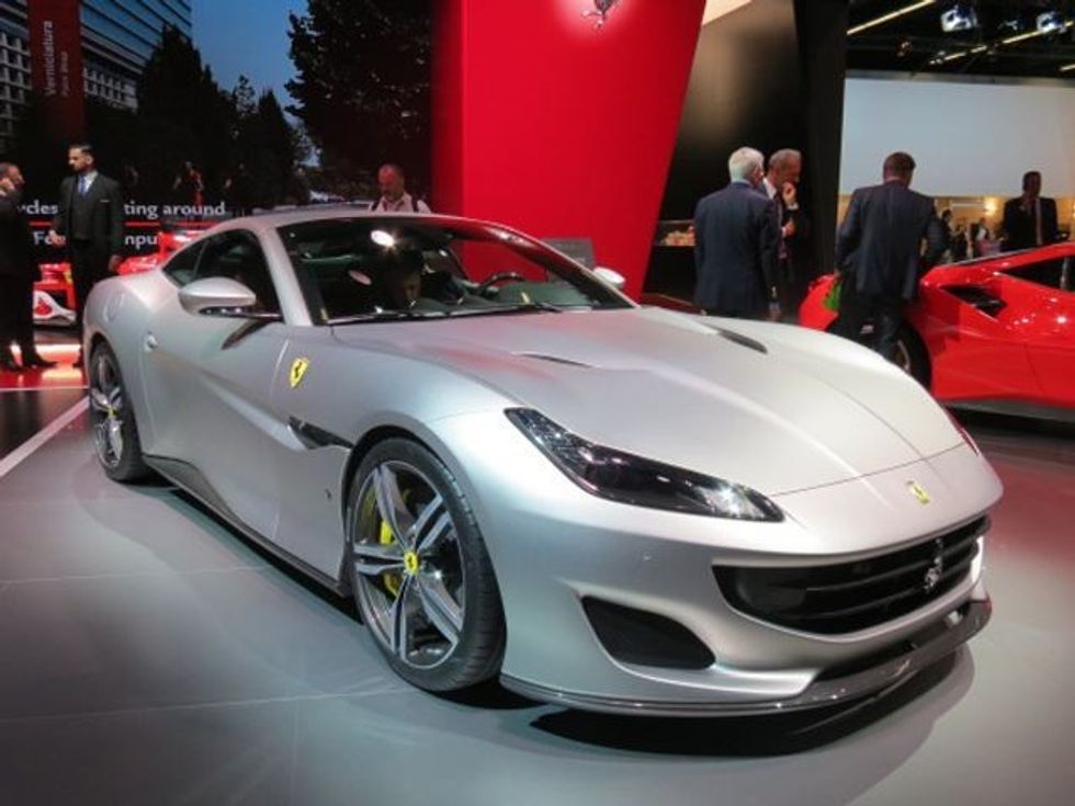 Ferrari Portofino makine luksoze qe arrin shpejtesi te larte foto 7