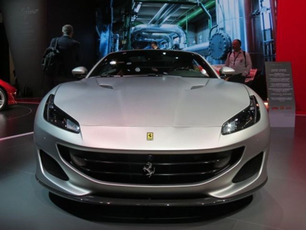 Ferrari Portofino makine luksoze qe arrin shpejtesi te larte foto 8