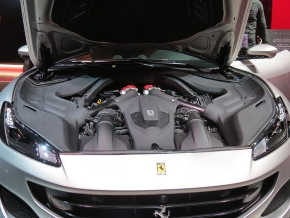 Ferrari Portofino makine luksoze qe arrin shpejtesi te larte foto 9