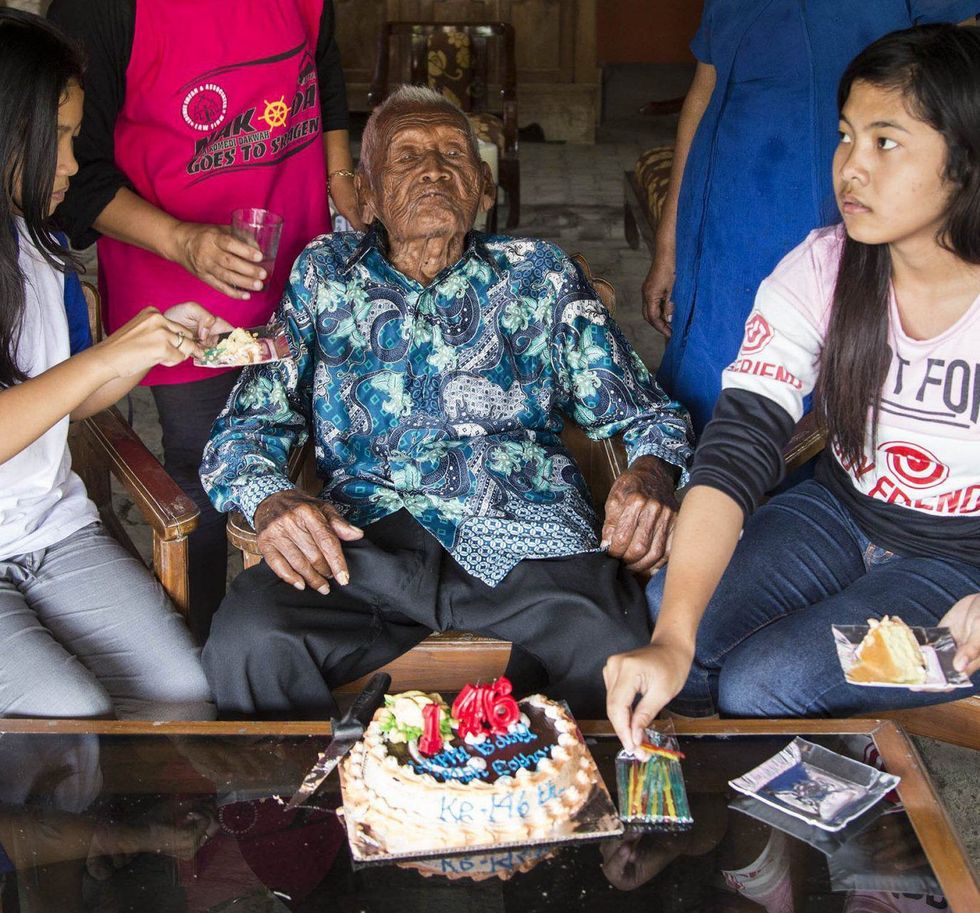 Feston ditëlindjen e 146 te burri qe pretendon te jete me i vjetri ne bote foto 4