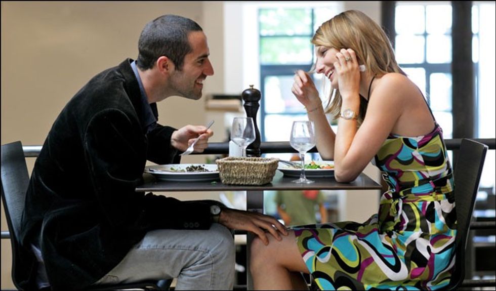 first-date-couple-lunch