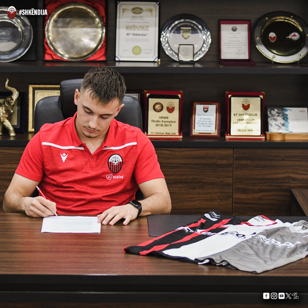 Fiton Ademi duke firmosur