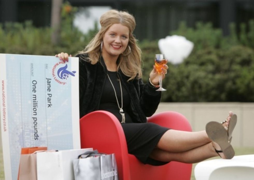 Fituesja e lotarisë këshillon shoqen se si mund të fitojë preminë foto 2