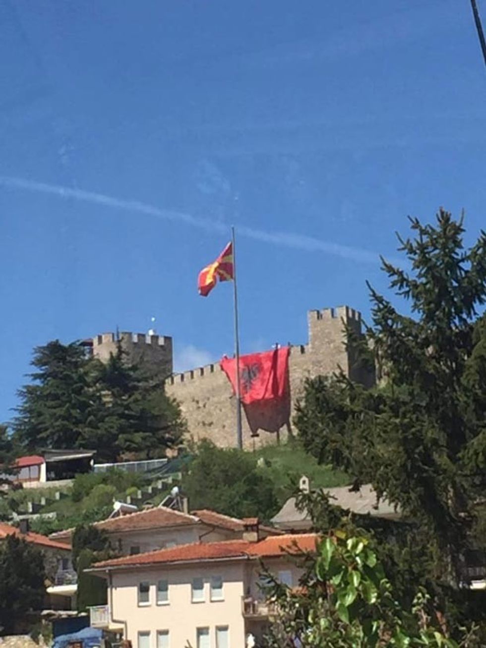 flamuri ne kalane e ohrit