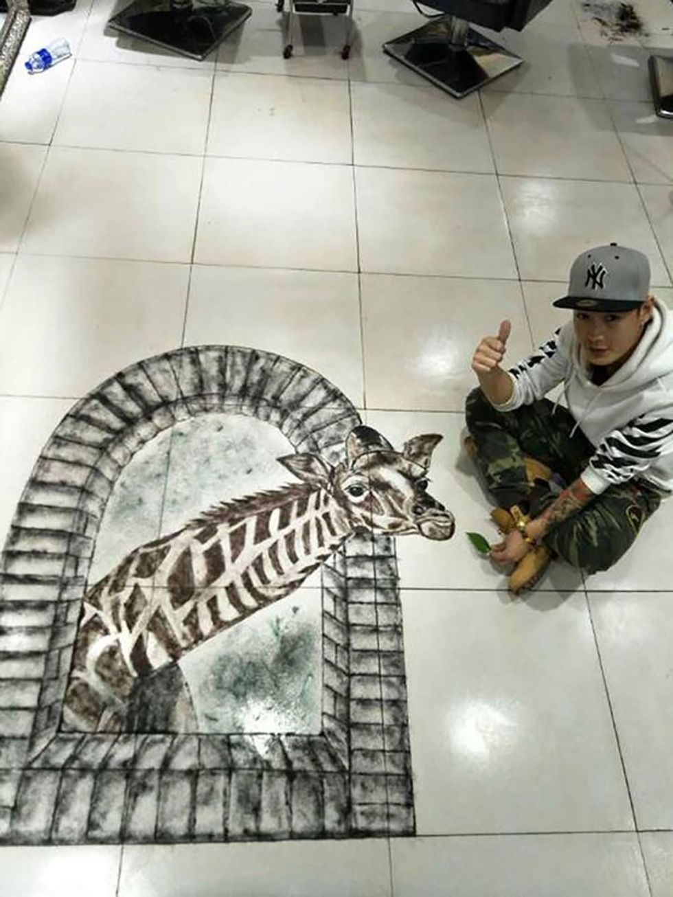 Flokët e prerë nga klientët i kthen ne vepra arti foto 2