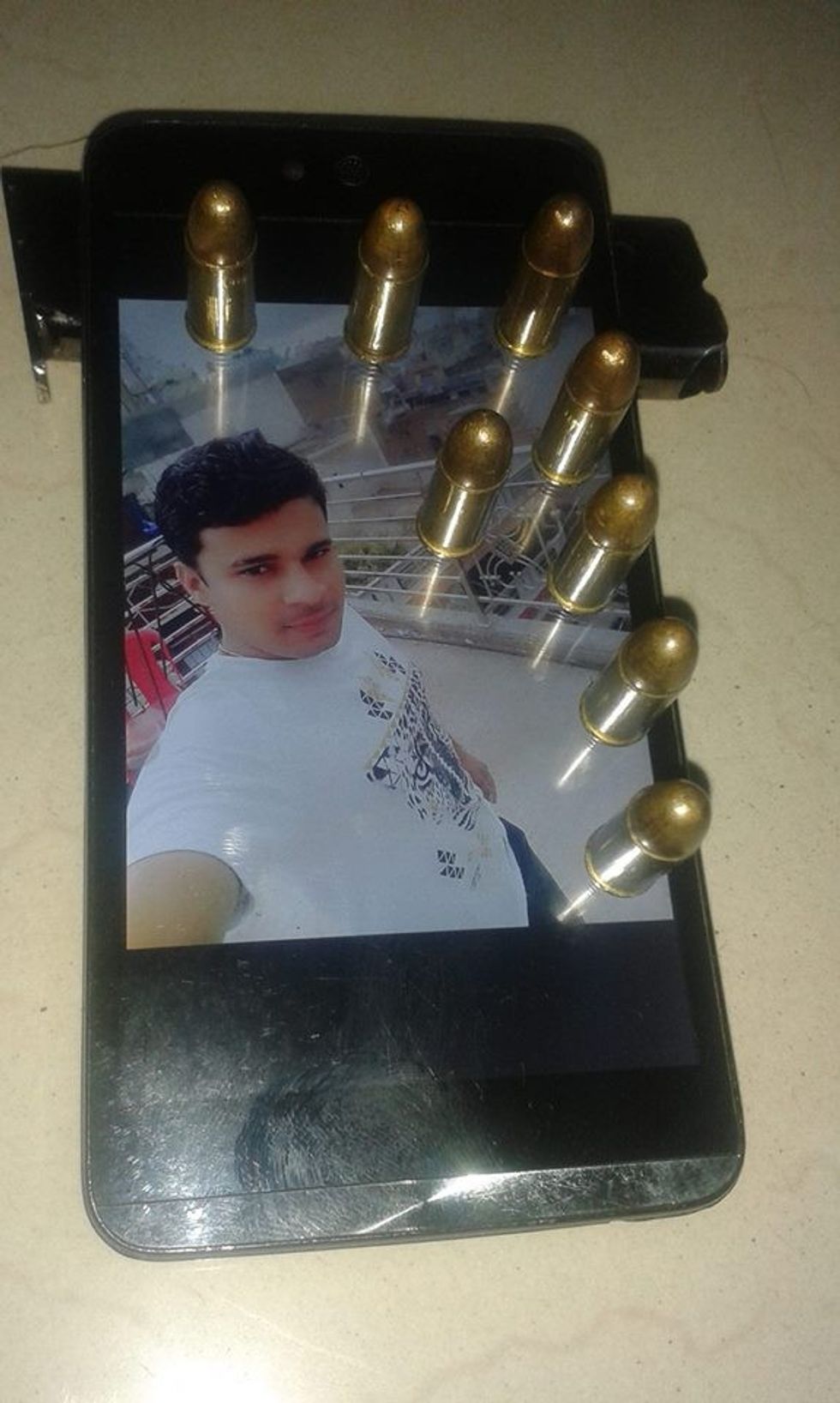 Forcat e rendit provokohen përmes rrjetit social nga i arratisuri qe dyshohet per vrasje foto 3