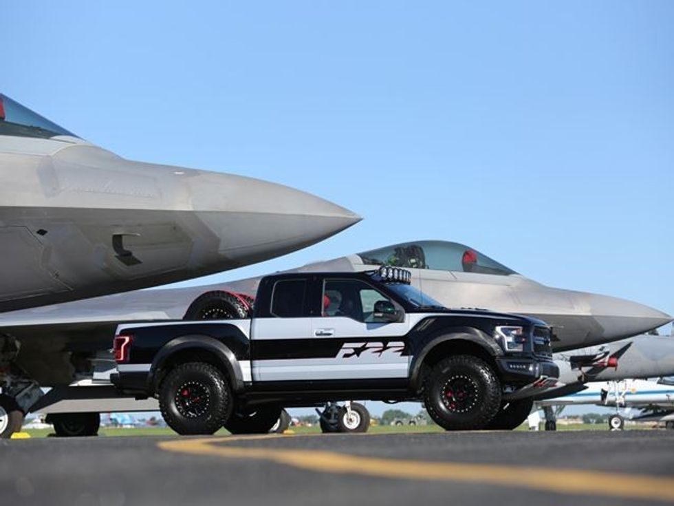 Ford i punuar në bazë të fluturakes F22 është shitur për 300 mijë dollarë foto 2