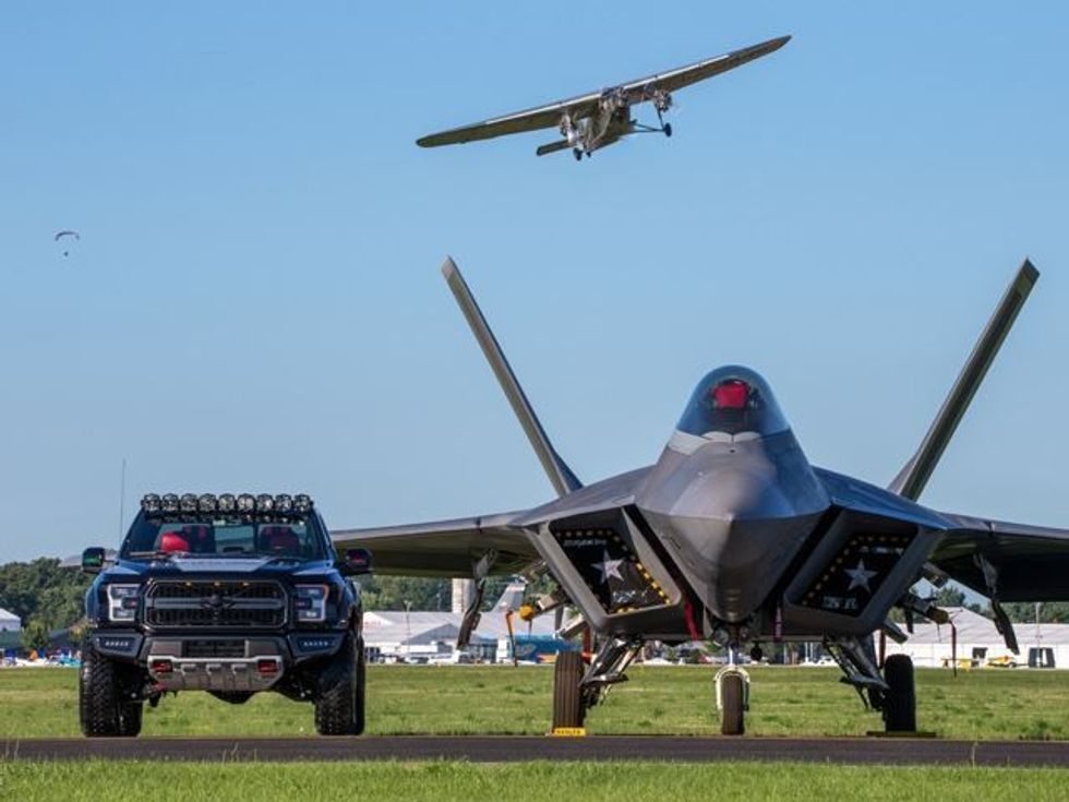 Ford i punuar në bazë të fluturakes F22 është shitur për 300 mijë dollarë foto 4