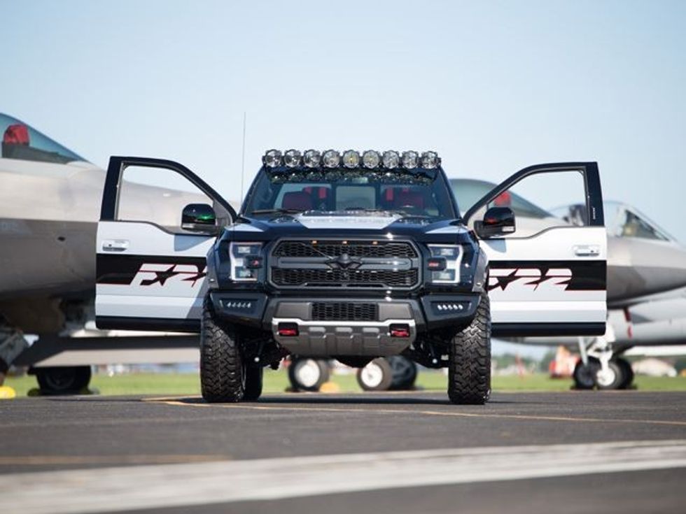 Ford i punuar në bazë të fluturakes F22 është shitur për 300 mijë dollarë foto 5