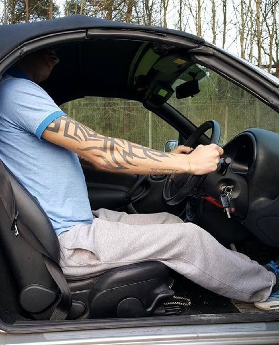 Ford Ka shumë i vogël detyrohet te vozite me koke perjashta foto 3